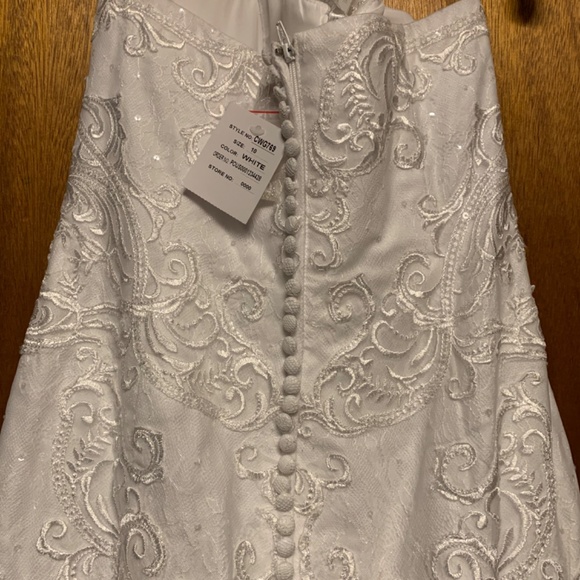 Wedding dress - Picture 5 of 8